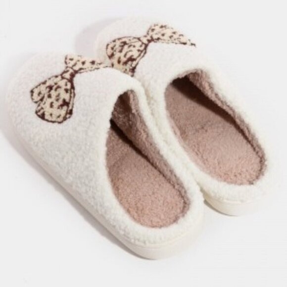 NWT Animal Print Cheetah Leopard Fuzzy Ribbon Bow Slippers Women's Size: 8-9 - Picture 2 of 5